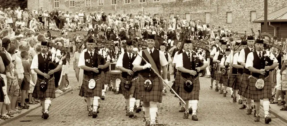 images/page/pipeband2.webp
